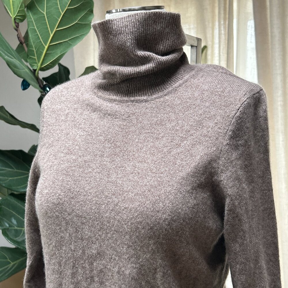 100% Cashmere Turtleneck Sweater Neutral Minimalist Capsule Wardrobe Womens M - Picture 2 of 11
